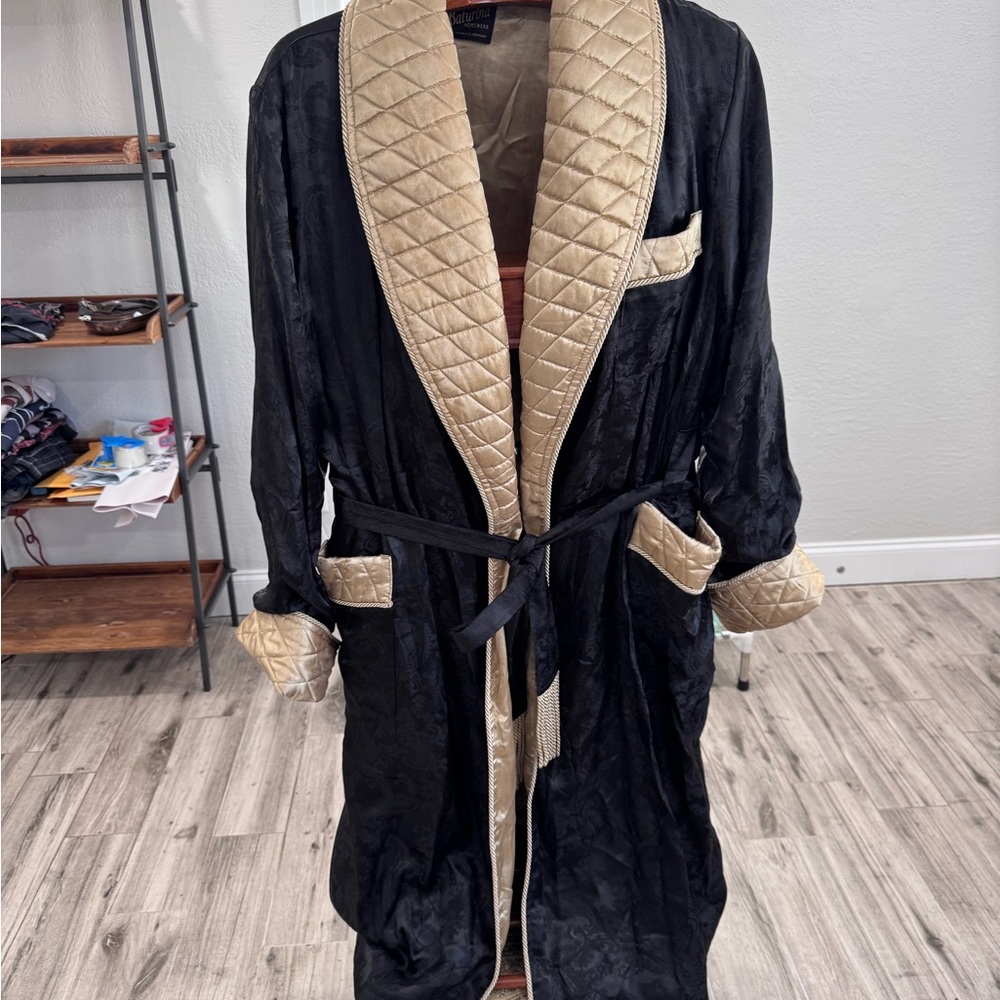 Elegant Black and Gold Men’s German Designer Handmade Luxury Silk Robe